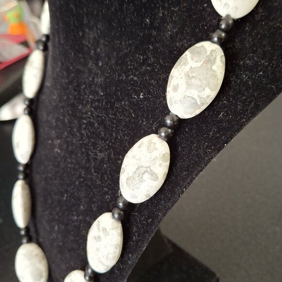 NECKLACE - Picture 2 of 3